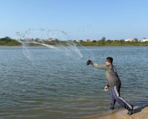 Circuito de Pesca de Maricá chegou ao bairro de Ponte Preta, etapa pesca com tarrafa.