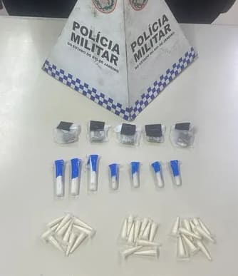 Jovem de 18 anos é preso em flagrante por tráfico de drogas em Maricá