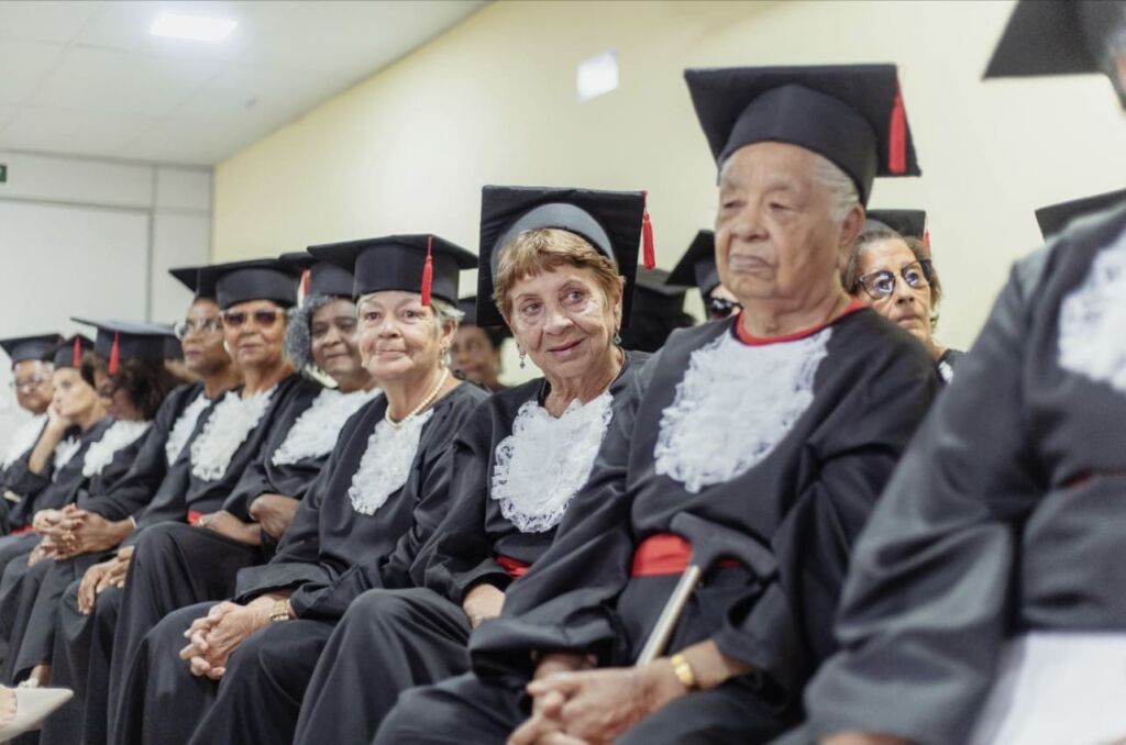 Prefeitura de Maricá celebra formatura da Escola Municipal do Idoso e anuncia ampliação
