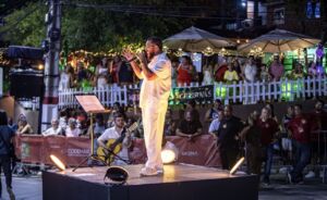 Dudu Nobre embala a noite de Natal e reúne famílias em Araçatiba