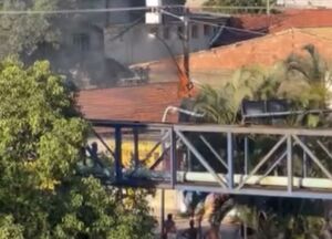 Fogo em poste provoca interrupção de internet no Centro de Ponta Negra