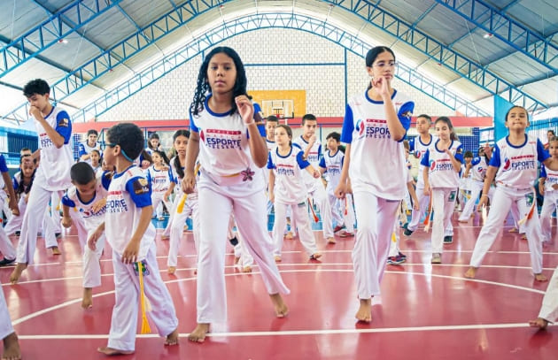 Maricá oferece aulas gratuitas de capoeira para crianças e adolescentes na Arena Itaipuaçu