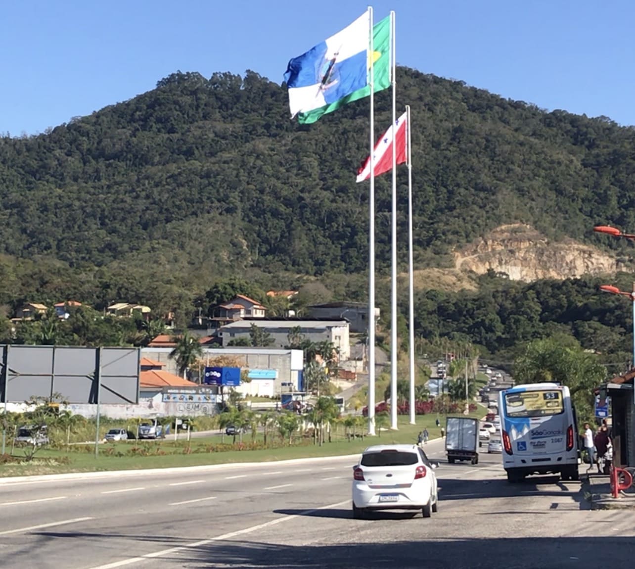 Ônibus da linha E-27 é furtado em Inoã e recuperado horas depois em Itaboraí