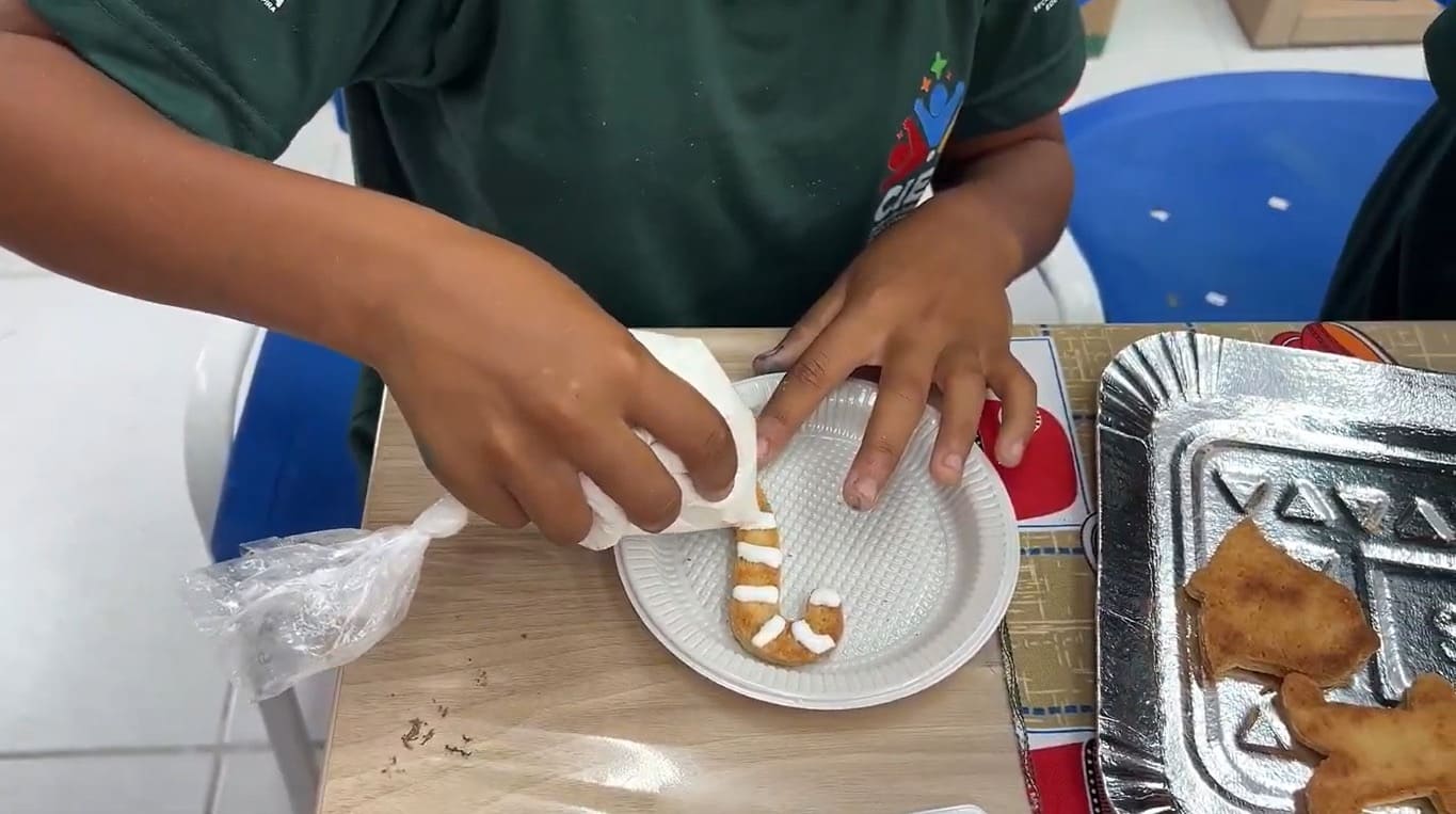 Prefeitura de Maricá promove aulas de culinária para fortalecer autonomia e vínculos comunitários no CIEC