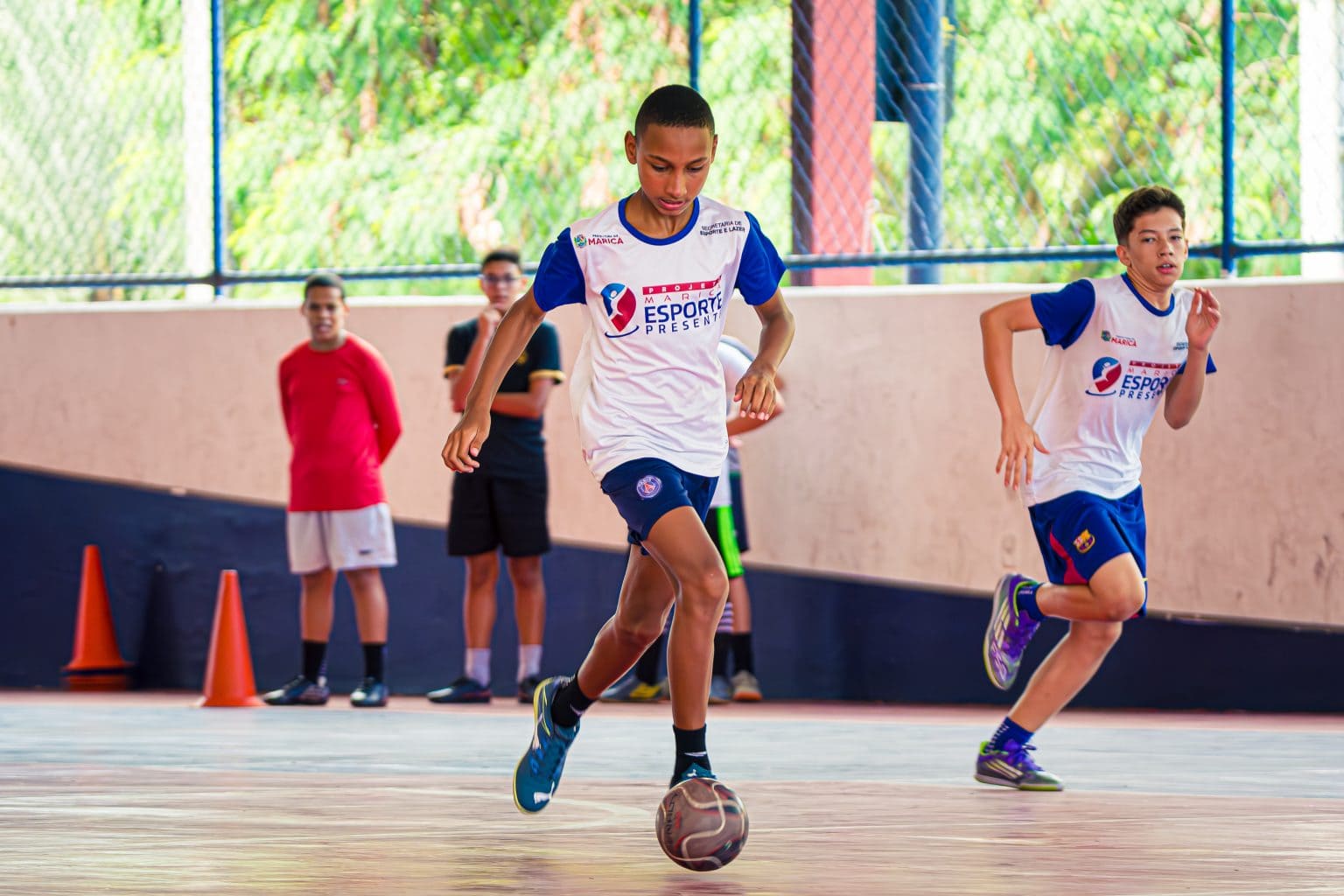Maricá abre vagas gratuitas para aulas de futsal nas Arenas Flamengo e Mumbuca