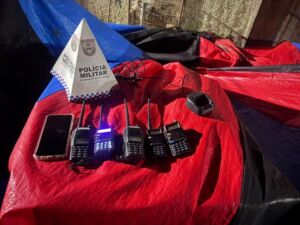 Polícia é recebida a tiros durante ação contra baile irregular em Ponta Negra, em Maricá
