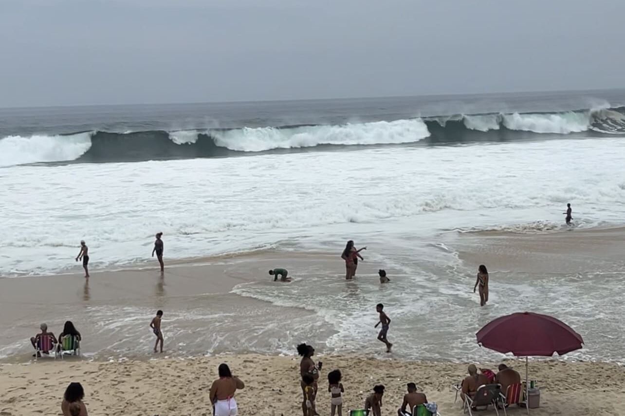 Ressaca no litoral de Maricá pode provocar ondas de até 2,5 metros